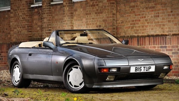 Също през 2011 година аукционната къща Bonhams пусна за продажба друга кола, принадлежала на Саймън Ле Бон. Това е Aston Martin V8 Zagato Volante с десен волан, един от най-редките и най-търсените суперавтомобили с отворен покрив. Aston Martin V8 Zagato е произвеждан от 1986 до 1990 година само в 89 бройки: 52 купе (Aston Martin V8 Zagato) и 37 кабриолета (Aston Martin V8 Zagato Volante).

Автомобилът поднови сътрудничеството между италианската компания и Aston Martin, от което се роди известният Aston Martin DB4 GT Zagato в началото на 60-те години. 
Суперавтомобилът се задвижва от 5341cc V8 двигател. Мощността достига 432 к.с. при 6200 об/мин, а максималната скорост е 300 км/ч. 
При пускането на пазара Aston Martin V8 Zagato има цена от $156 000, докато Aston Martin V8 Zagato Volante стига $171 000 . В момента цената на суперавтомобила е над 400 000 евро.
